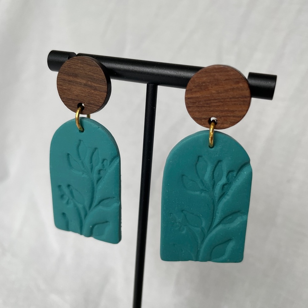 Nature Vibe Dangly Earrings